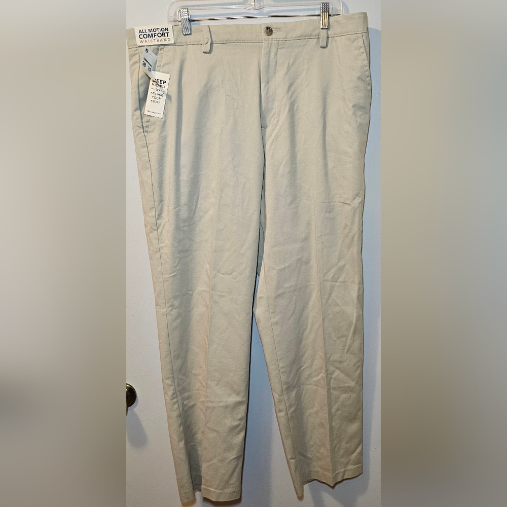 Dockers Men's Easy Khaki Classic Fit Pleated Size 38x32 NWT